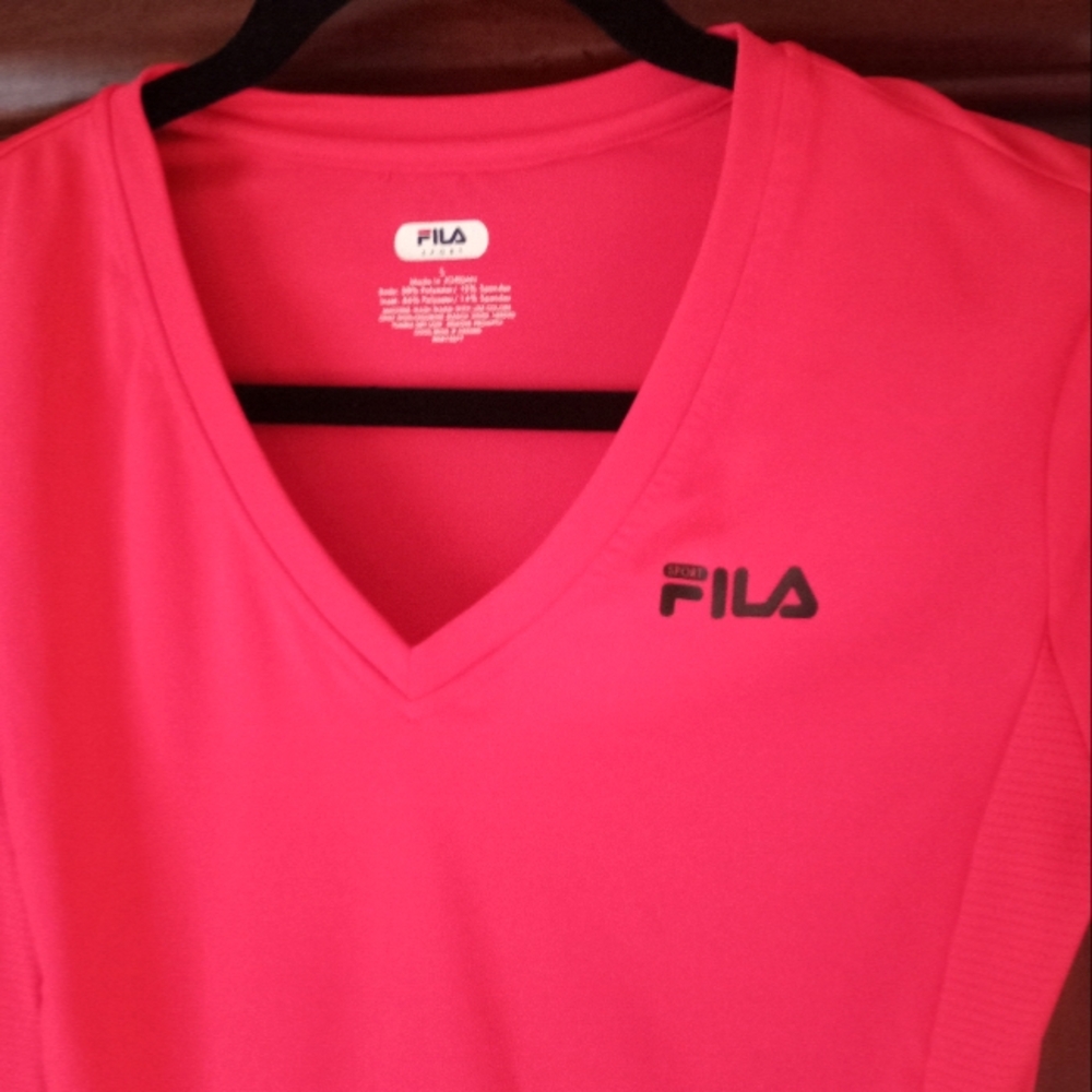 💞FILA athletic shirt💞 - Picture 3 of 4